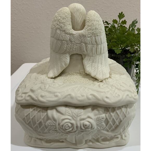 ￼Vtg Ornate Ceramic Cream Angel Roses Ribbon Weave Square Trinket Dish W Lid - Picture 7 of 10